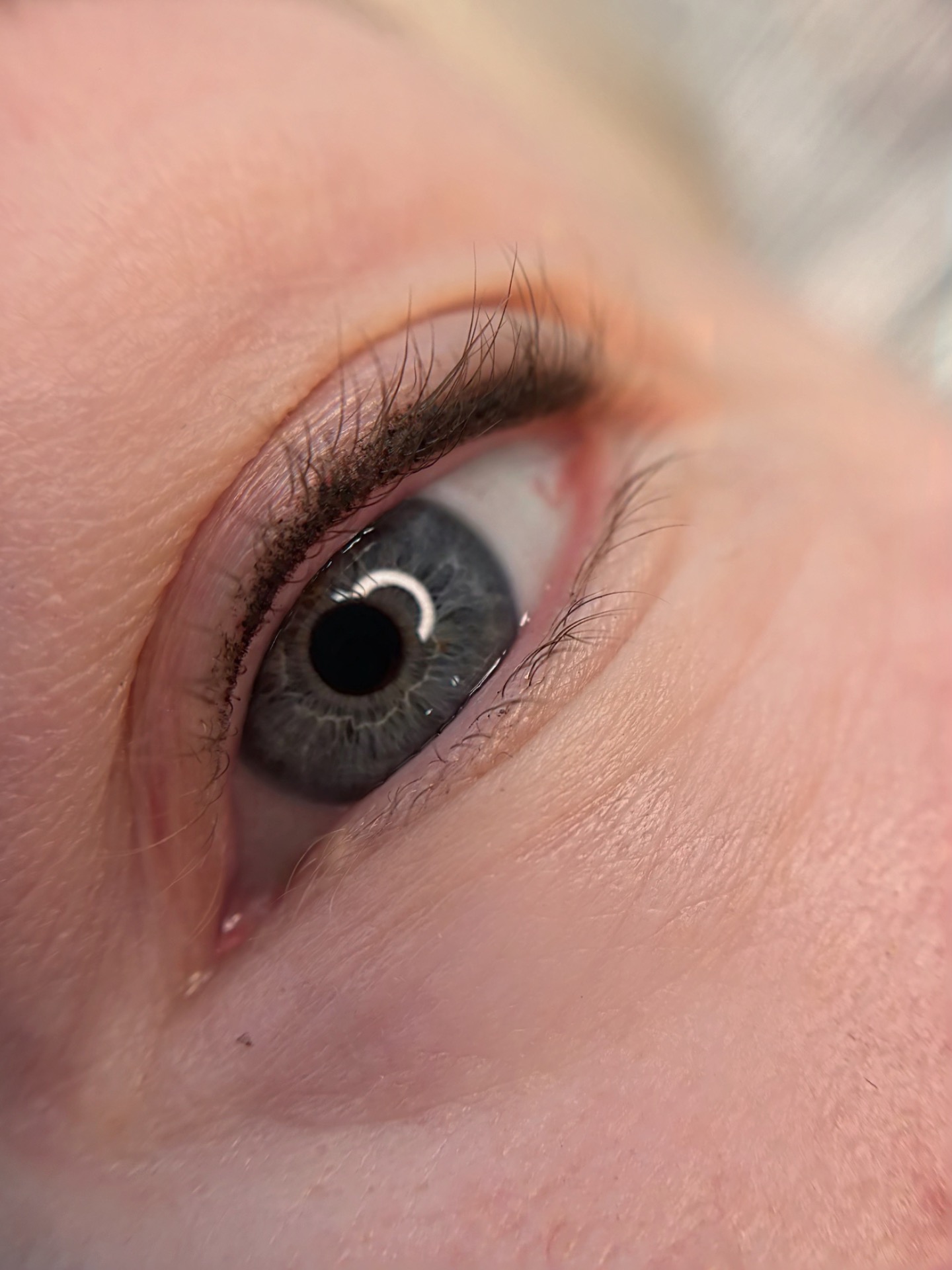 Lashliner on luonnollisempi valinta silmienrajaukselle.